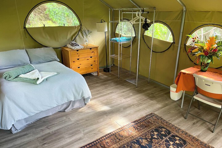 Room 35 of 143