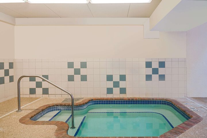 Ramada Hotel & Conference Center by Wyndham Plymouth