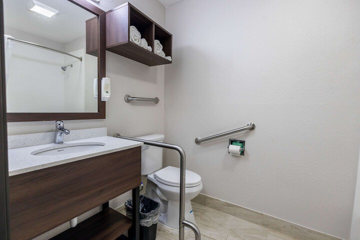 Room 11 of 26