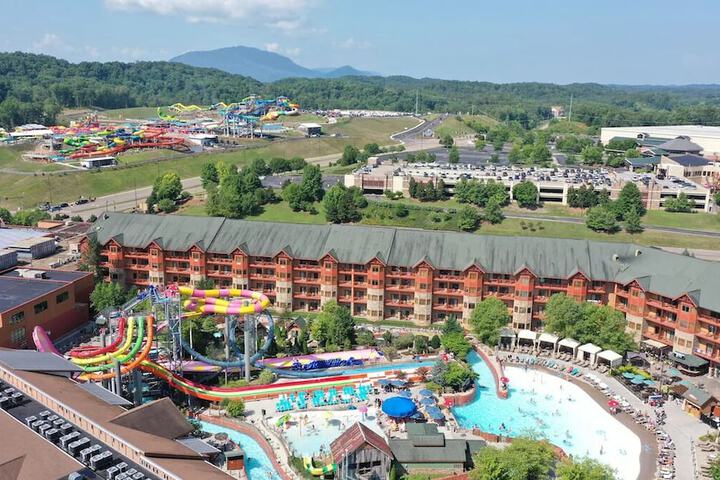 Wilderness at the Smokies – River Lodge Suites