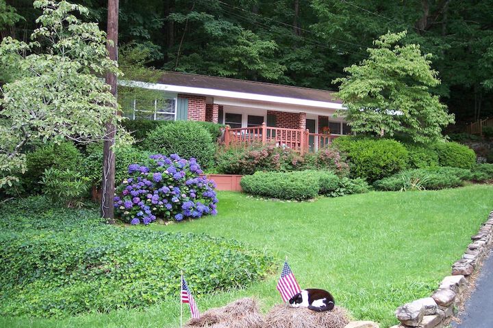 Mountain Aire Cottages Inn & Glamping