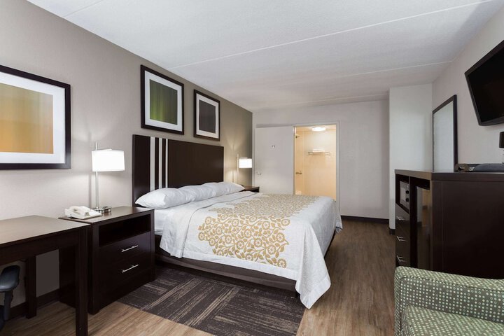 Room 15 of 30