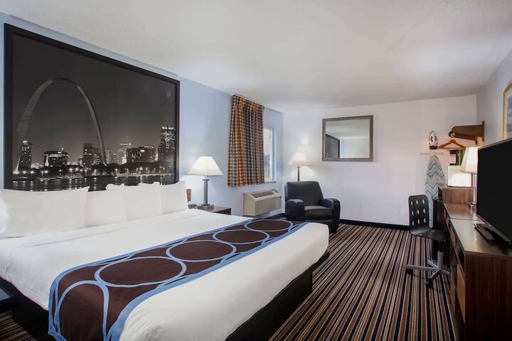 Room 4 of 14