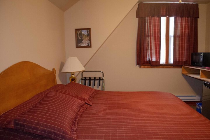 Crandell Mountain Lodge