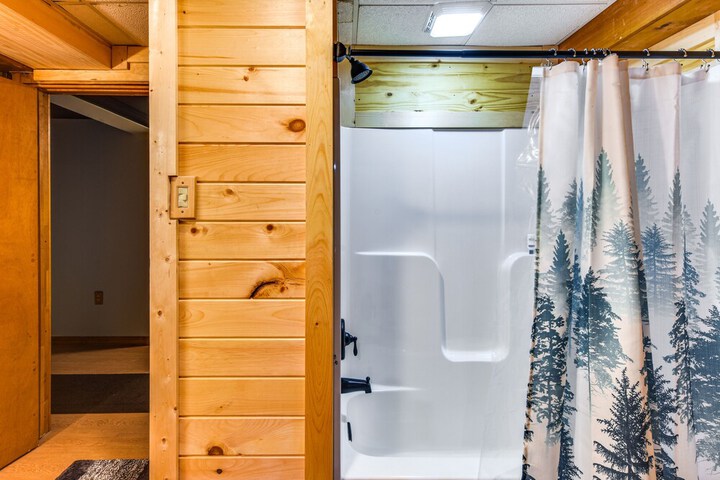 Lock Haven Cabin w / Wood Stove & Mountain View!