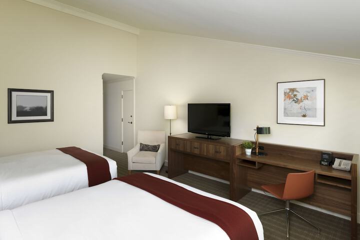 Topnotch Resort