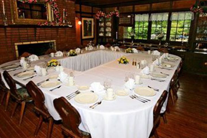 Spicer Castle Inn & Restaurant