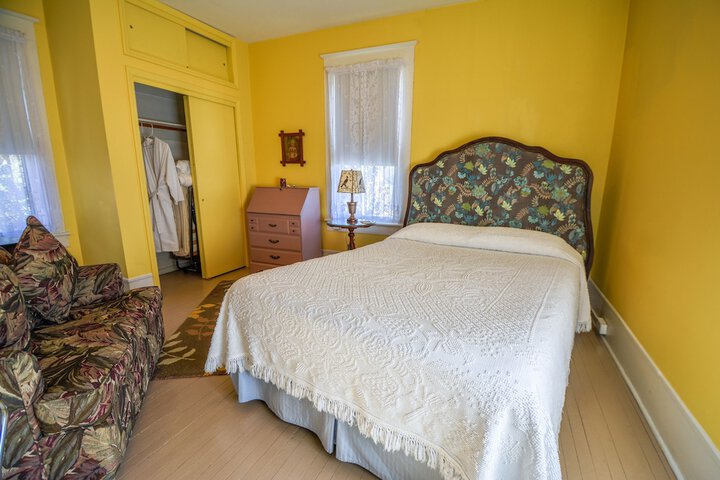 Room 13 of 35