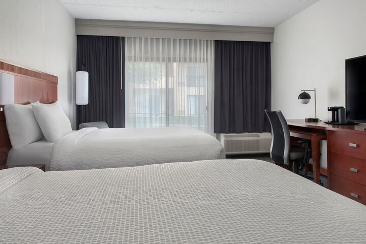 Room 25 of 38