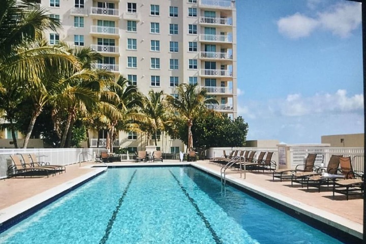 Casa Costa 308s Studio Pools, Jacuzzi, Beach, Shops & Dog Friendly