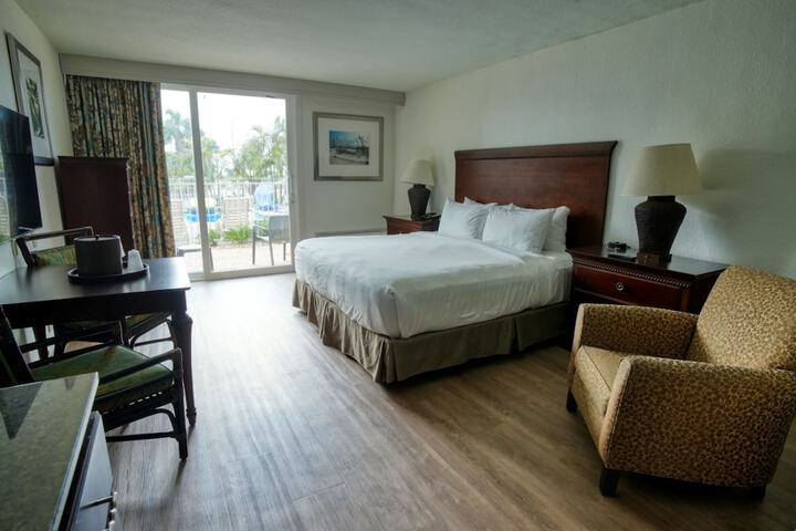 Room 32 of 70