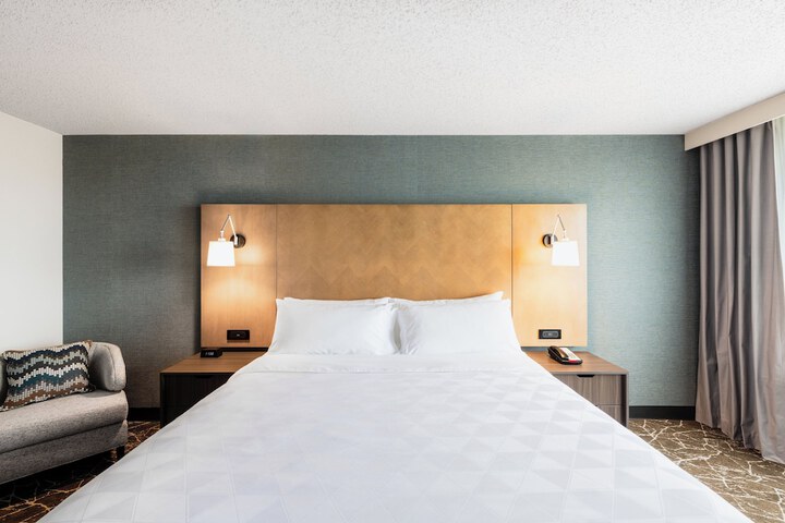 Holiday Inn Newark International Airport by IHG