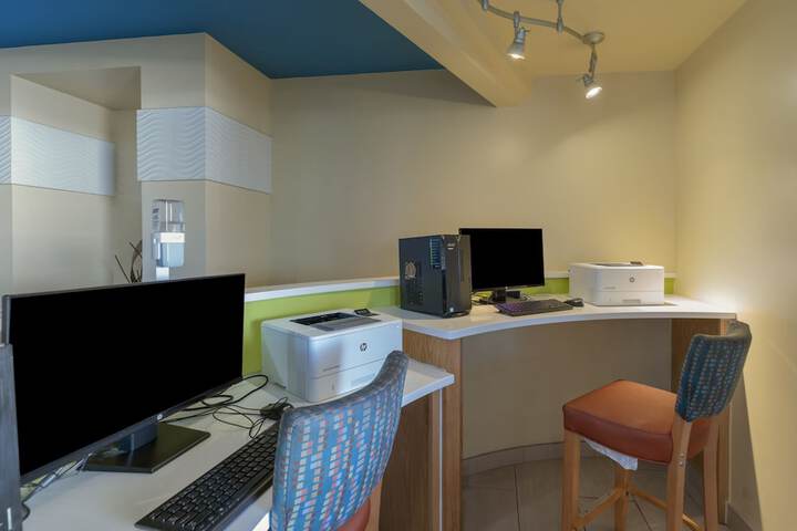 Business Center 28 of 28