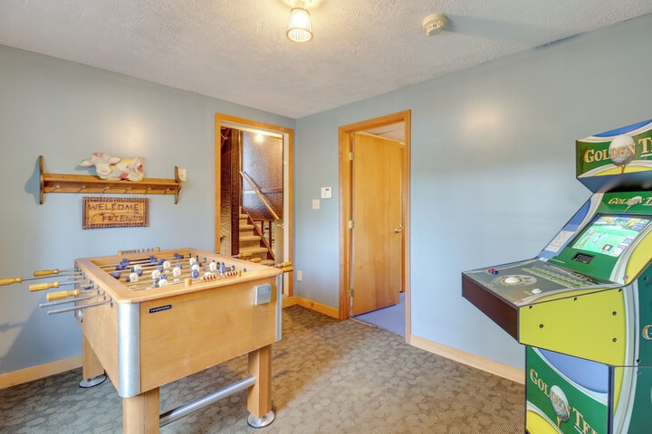 Near Skiing: Lakefront Gem w / Kayaks in Long Pond