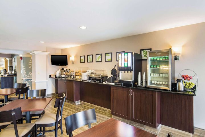 Sleep Inn & Suites Dunmore