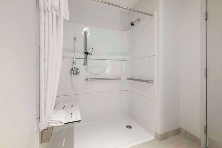 Room 12 of 45