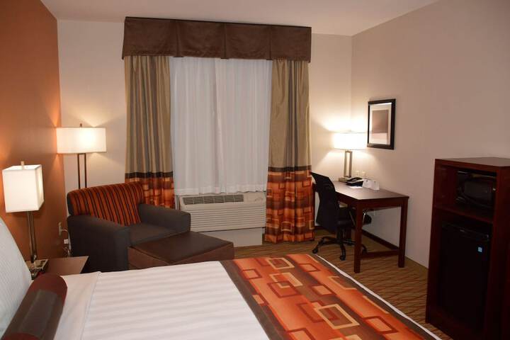 Room 12 of 28