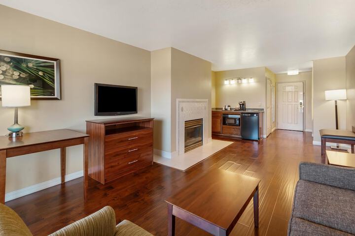 Best Western Plus John Jay Inn & Suites