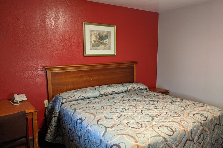 Room 16 of 28