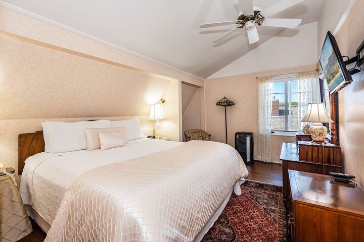 Room 40 of 74