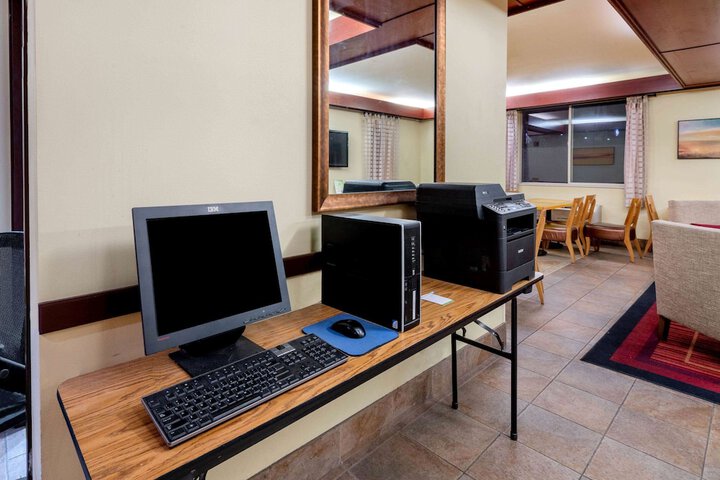 Business Center 23 of 23