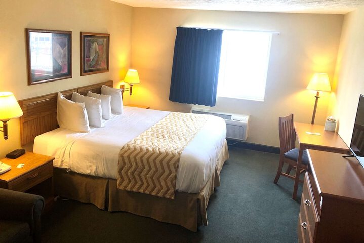 Room 4 of 9