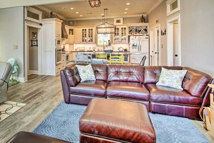 Spacious Kingston Home on Lake Texoma!