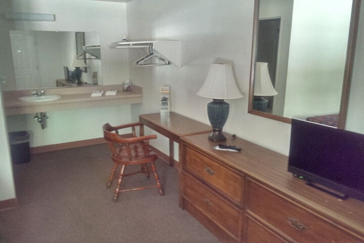 Room 4 of 7
