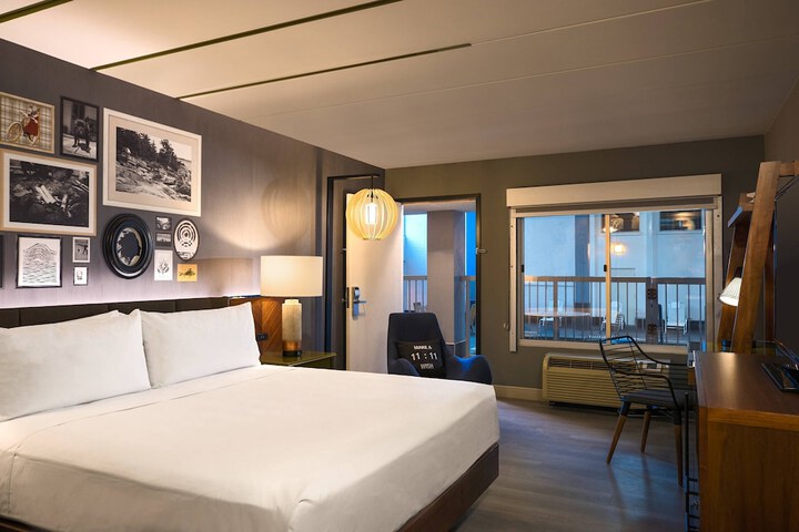 Room 34 of 103