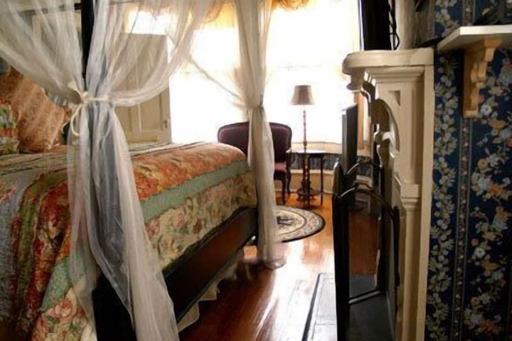 Room 16 of 28