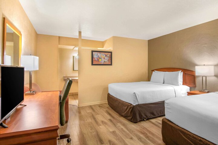 Room 11 of 26