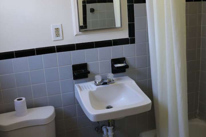 Room 16 of 38