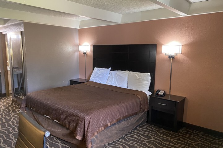 Room 13 of 40