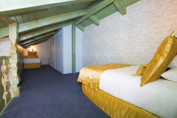 Room 136 of 461