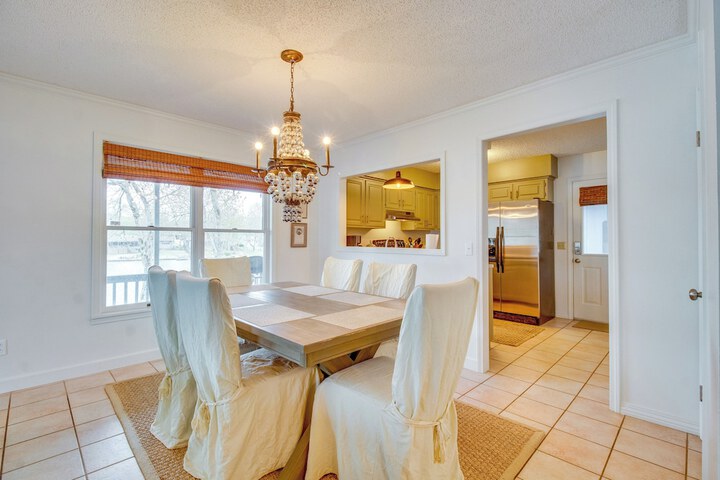 Lakefront Arkansas Abode - Deck Grill & Fire Pit!