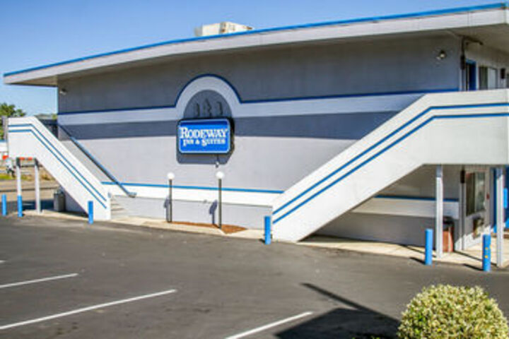 Rodeway Inn & Suites
