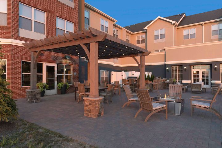 Homewood Suites by Hilton Indianapolis-Airport / Plainfield