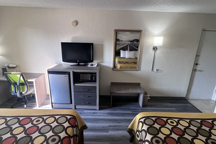 Room 8 of 40