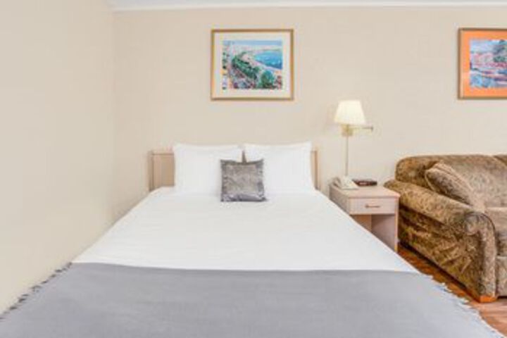 Howard Johnson Inn Enderby