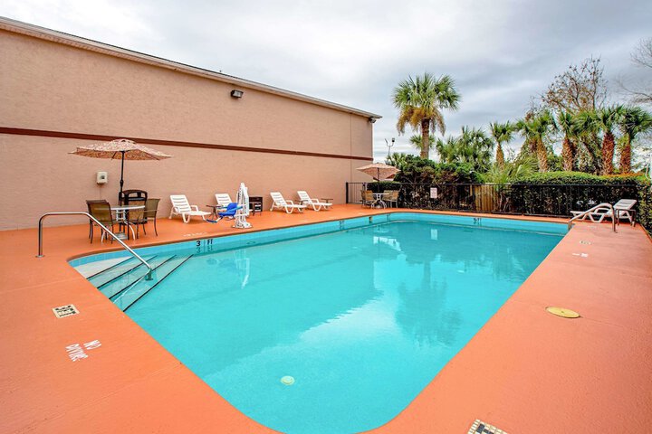 Pool 4 of 34