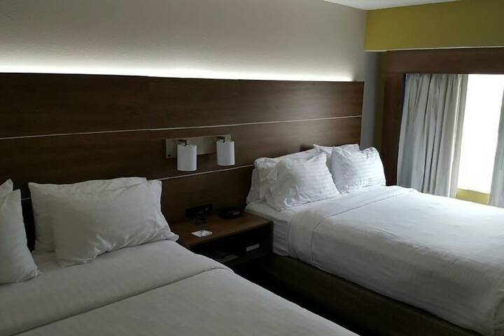 Room 17 of 34