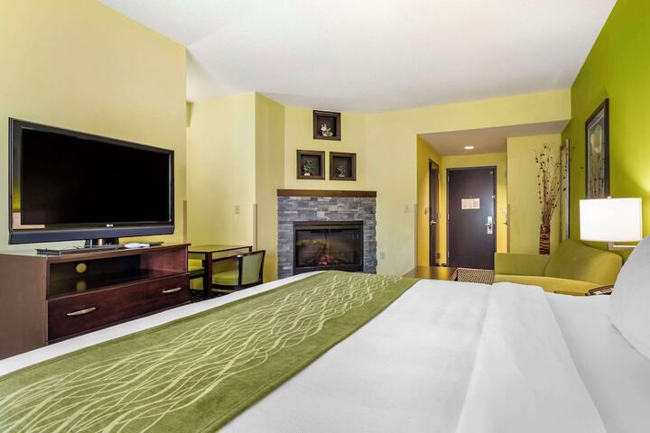 Room 32 of 43