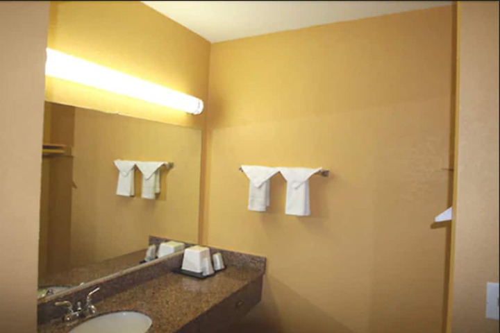 Room 6 of 17