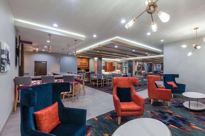 La Quinta Inn & Suites by Wyndham Houston East at Sheldon Rd