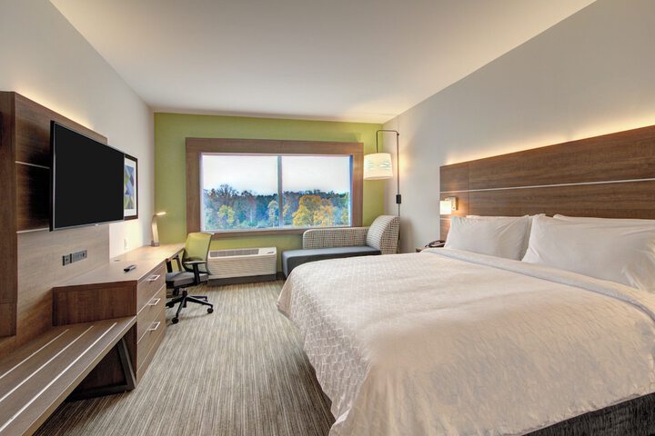 Room 12 of 34
