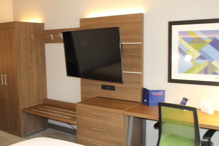 Holiday Inn Express & Suites Enterprise by IHG