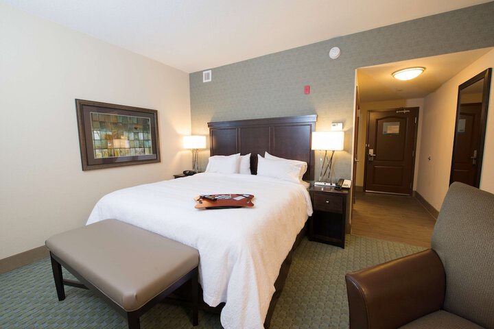 Hampton Inn & Suites Bismarck Northwest