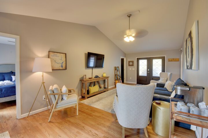 Lakefront Westminster Retreat w / Boat Dock!