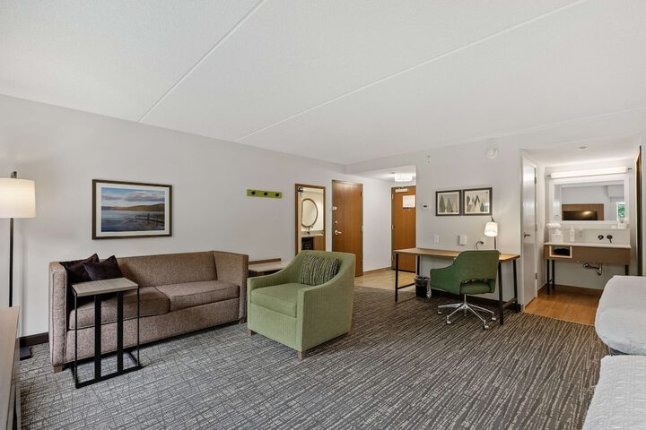 Room 32 of 83