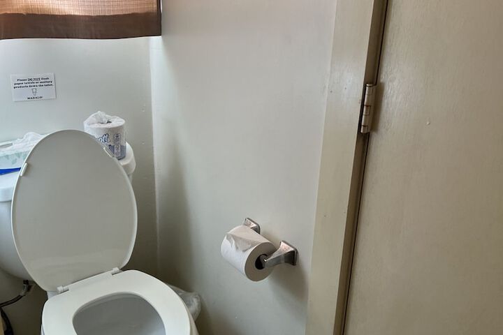 Room 143 of 218